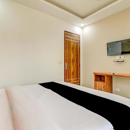 Oyo Flagship 80318 Hotel Sai Plaza Near Indira Gandhi International Airport Ню Делхи Екстериор снимка
