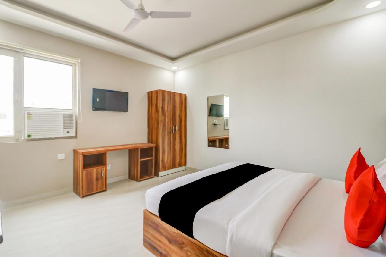 Oyo Flagship 80318 Hotel Sai Plaza Near Indira Gandhi International Airport Ню Делхи Екстериор снимка