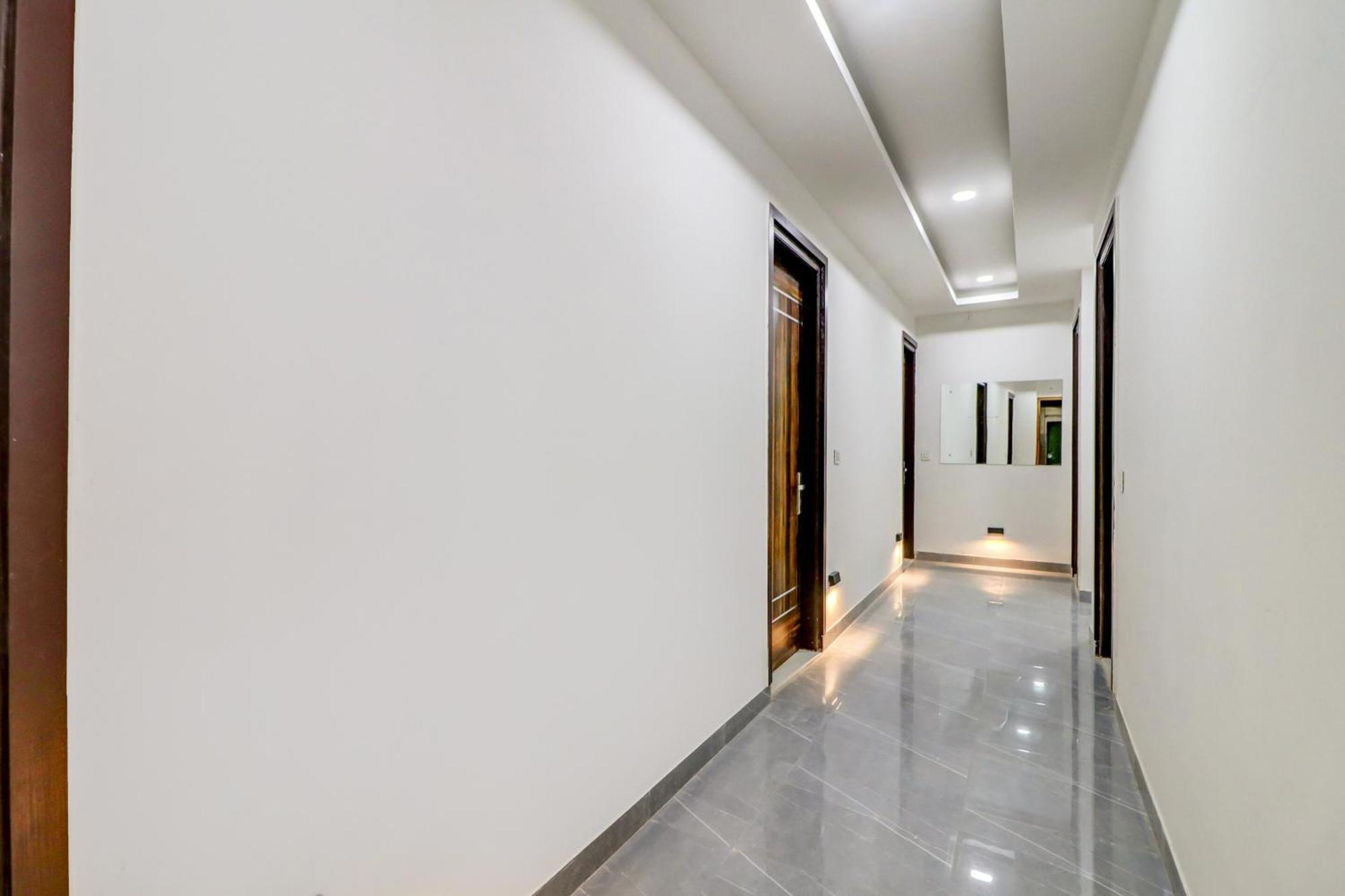 Oyo Flagship 80318 Hotel Sai Plaza Near Indira Gandhi International Airport Ню Делхи Екстериор снимка