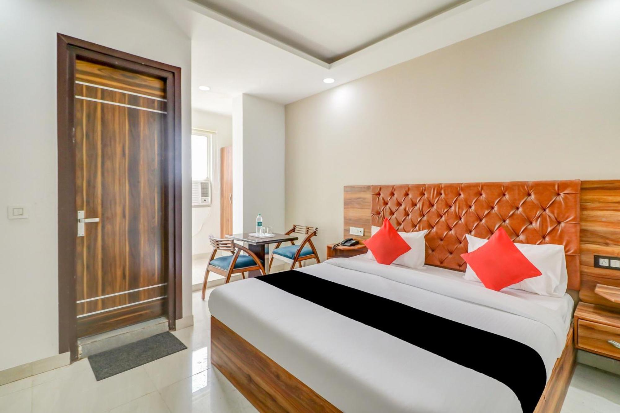 Oyo Flagship 80318 Hotel Sai Plaza Near Indira Gandhi International Airport Ню Делхи Екстериор снимка