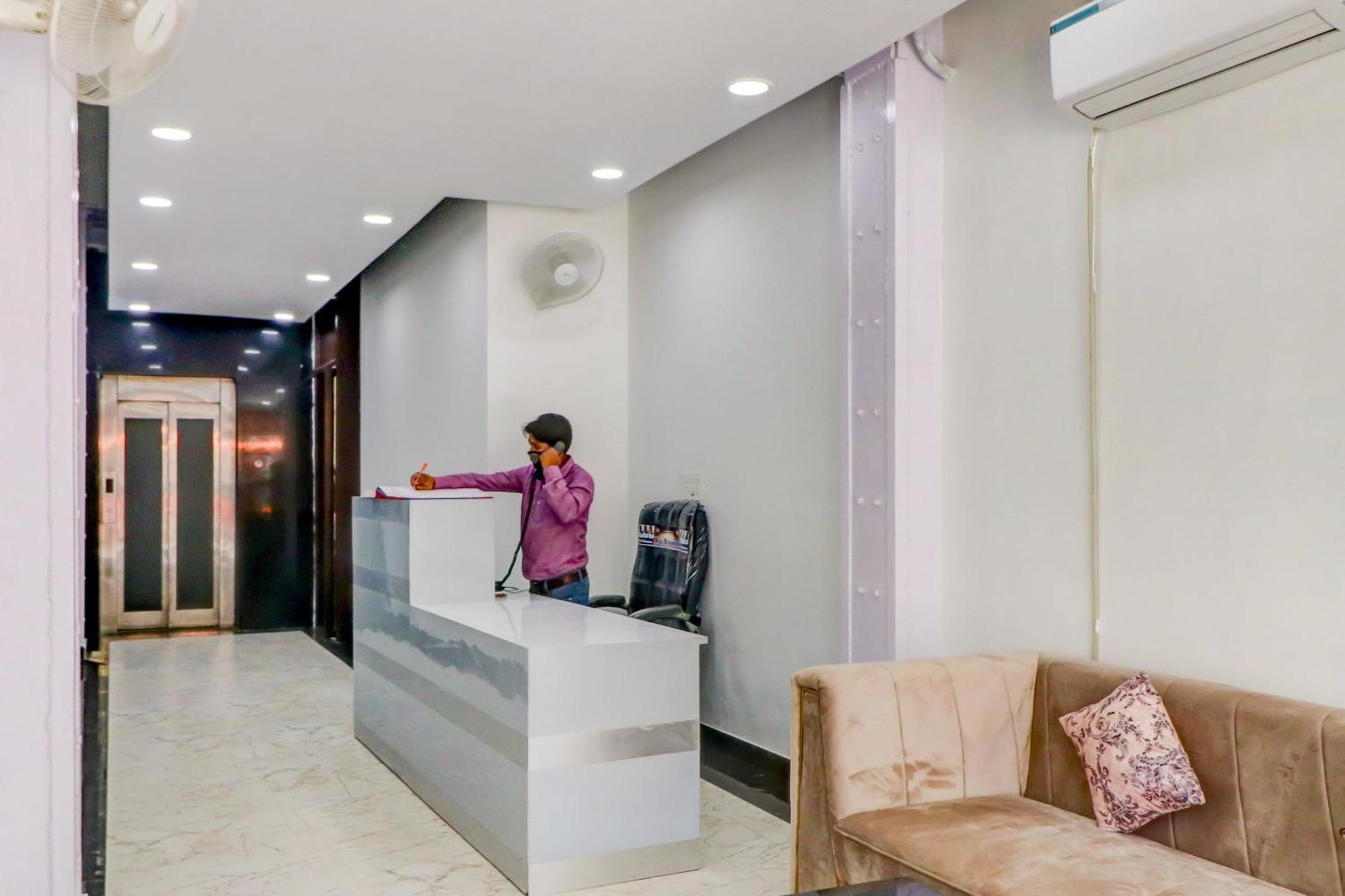 Oyo Flagship 80318 Hotel Sai Plaza Near Indira Gandhi International Airport Ню Делхи Екстериор снимка