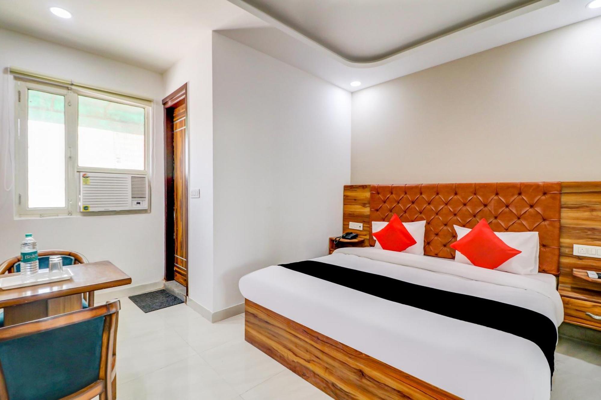 Oyo Flagship 80318 Hotel Sai Plaza Near Indira Gandhi International Airport Ню Делхи Екстериор снимка