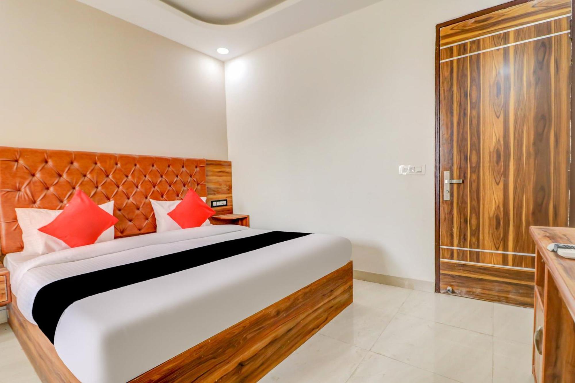 Oyo Flagship 80318 Hotel Sai Plaza Near Indira Gandhi International Airport Ню Делхи Екстериор снимка